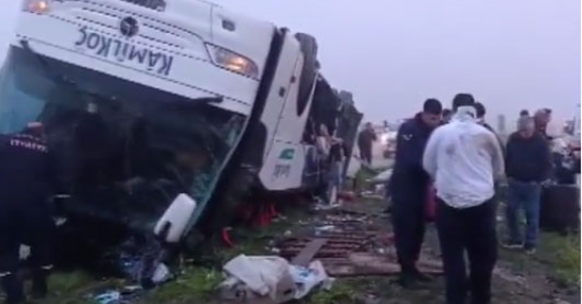 Yolcu otobüsü devrildi! Yaralılar var!