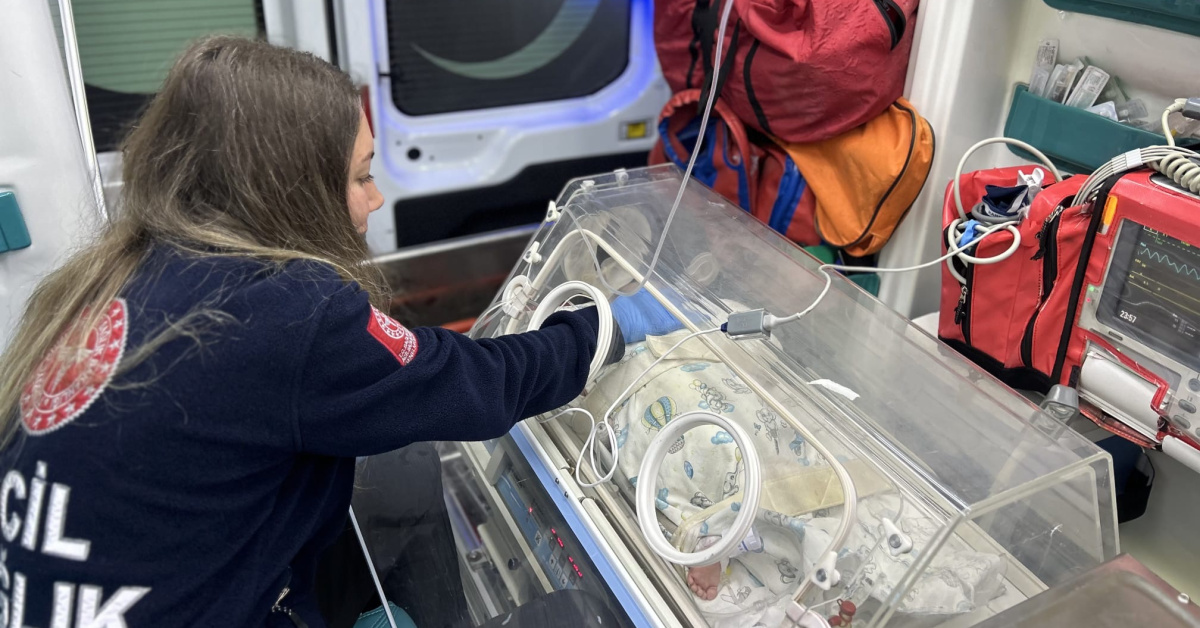 Ambulans uçakla Ankara’ya sevk edildi