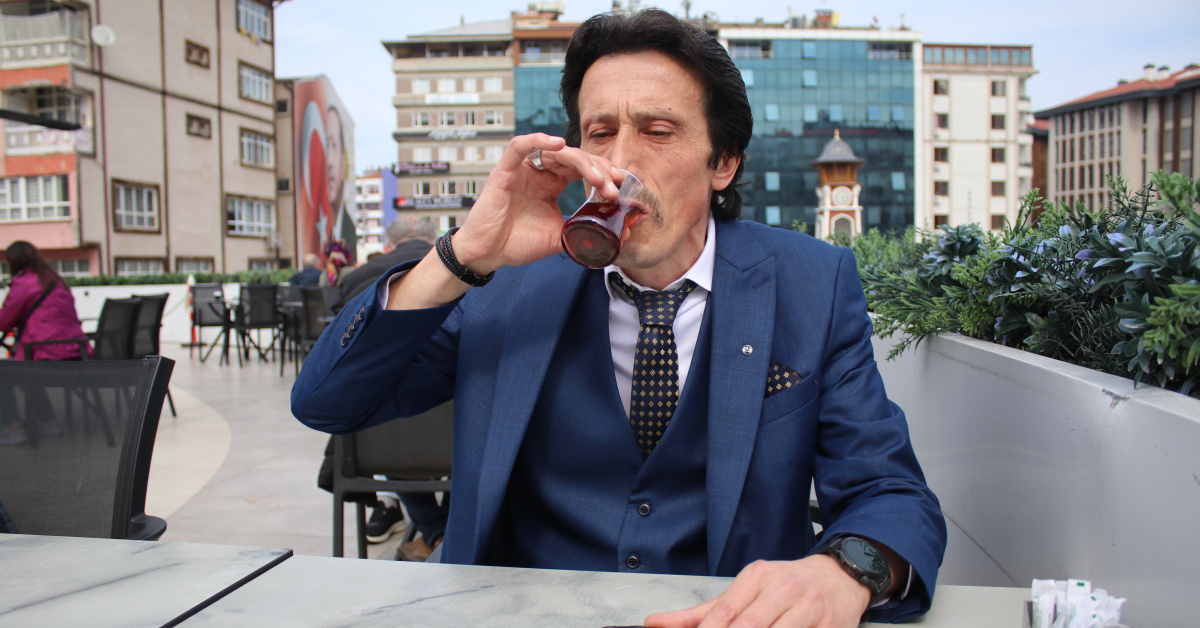 Lakabı olan ‘Atom’u resmi ismine dönüştürdü