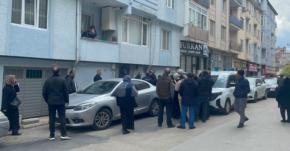 Yaşlı kadın evinde boğazı kesilerek öldürüldü!