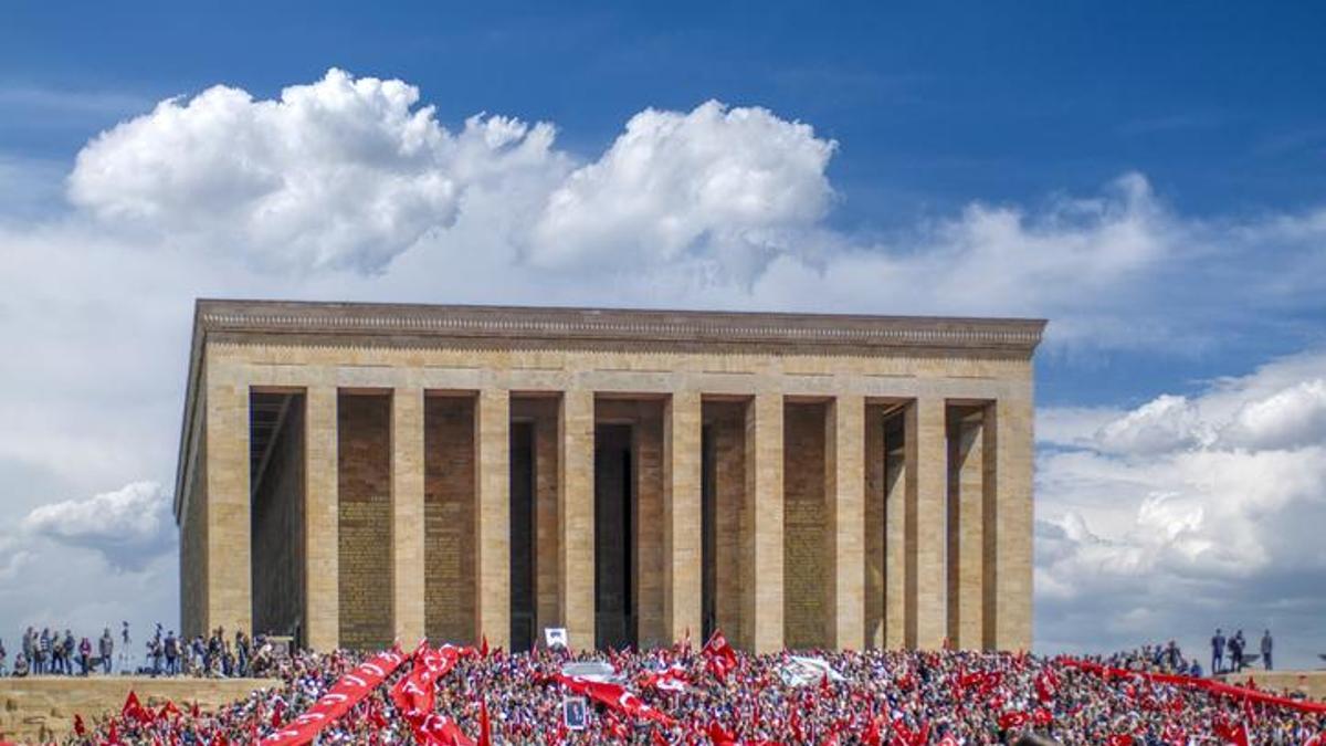 ANITKABİR ZİYARET SAATLERİ 23 NİSAN 2026: Anıtkabir Kaçta Açılıyor, Kaçta Kapanıyor?