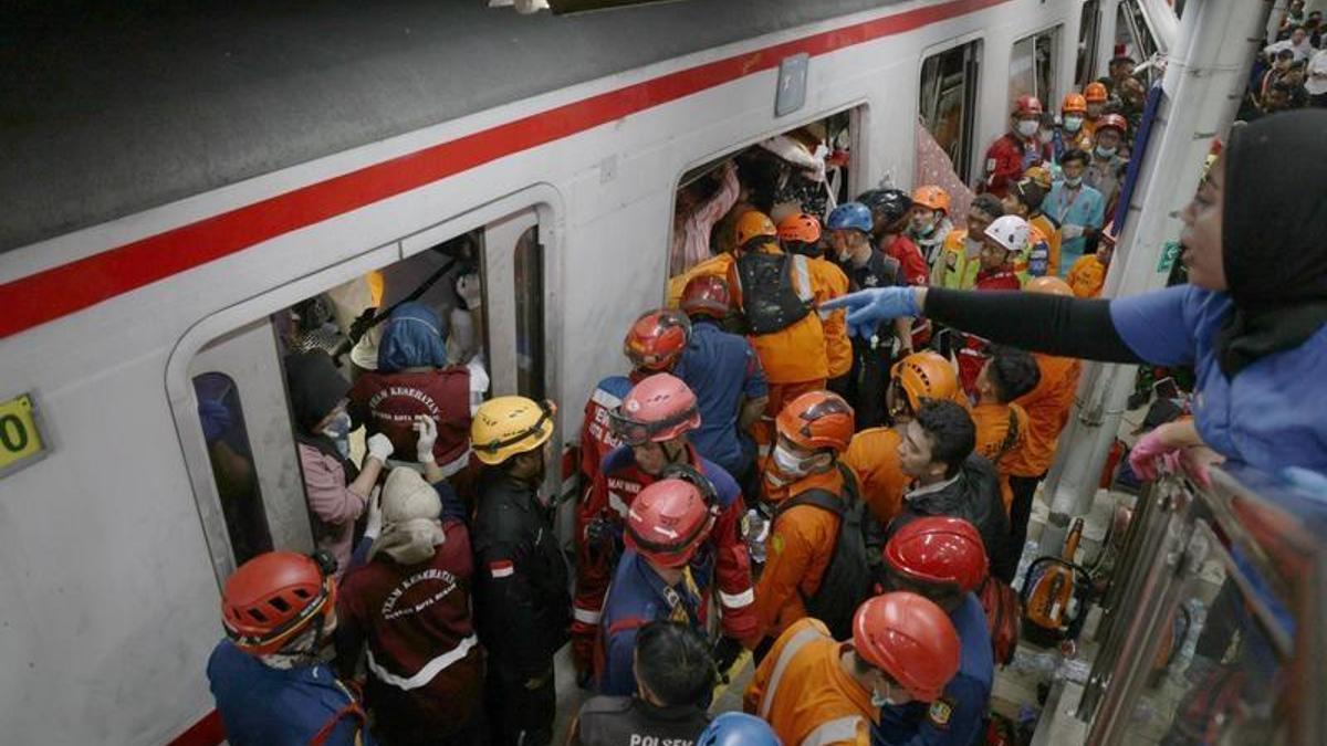 SON DAKİKA… Endonezya’da tren kazası: 14 ölü, 84 yaralı