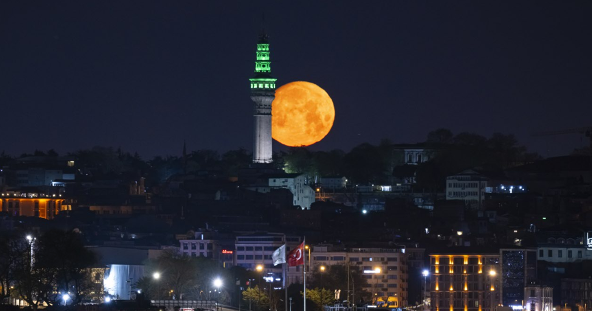 İstanbul’da dolunay büyüledi