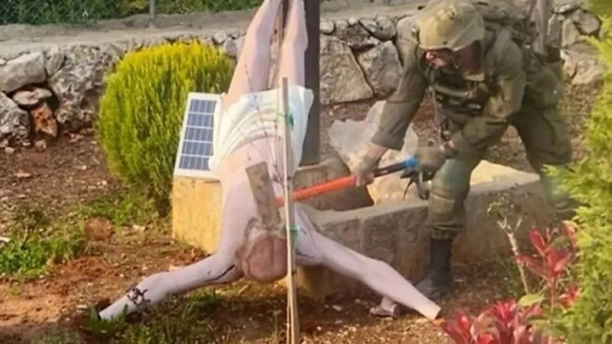 Siyonist zulmü kutsalları hedef aldı! Lübnan’da Hazreti İsa heykeline baltalı saldırı