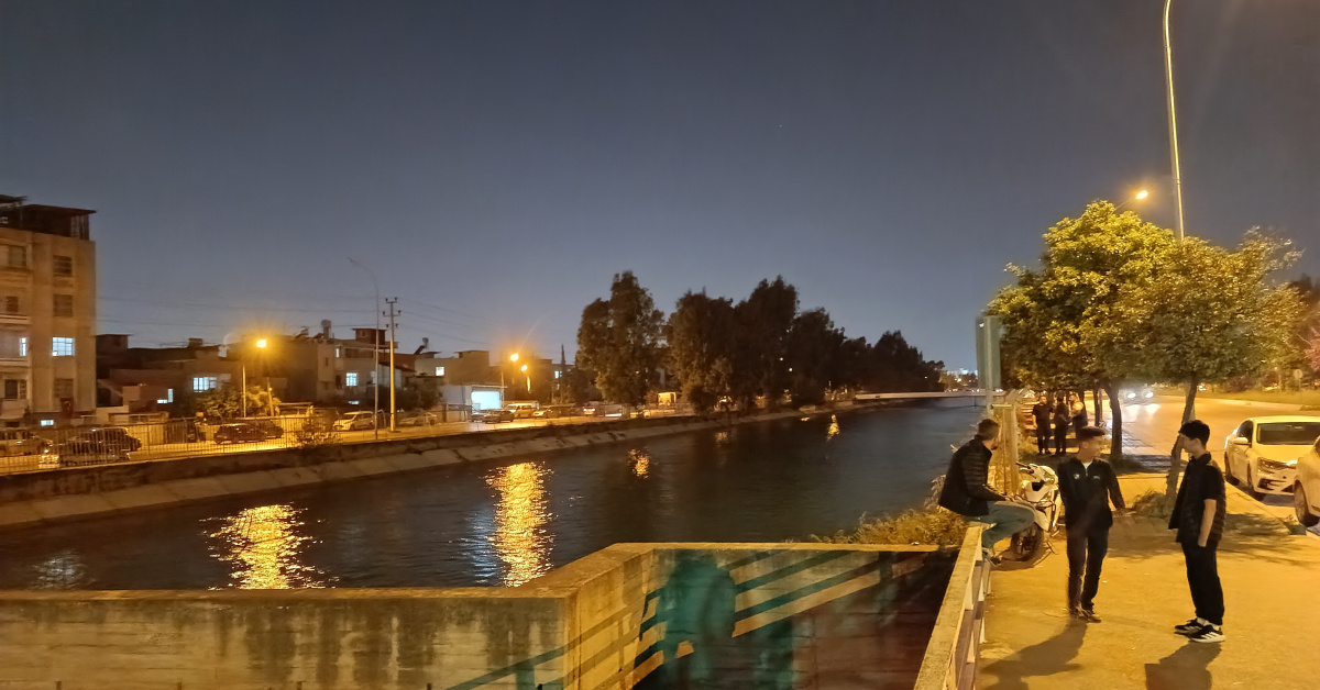 Sulama kanalına düşen genç kayboldu
