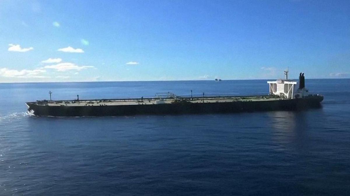“Huge” adlı dev İran tankeri ABD ablukasını kırdı