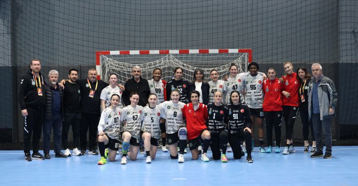Bursa Büyükşehir Belediyespor şampiyonluğa koşuyor