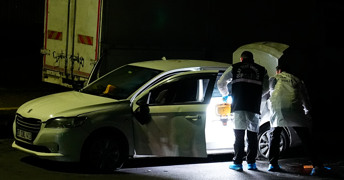 Küçükçekmece’de polis kovalamacası. 2 şüpheli yakalandı, bir polis yaralandı