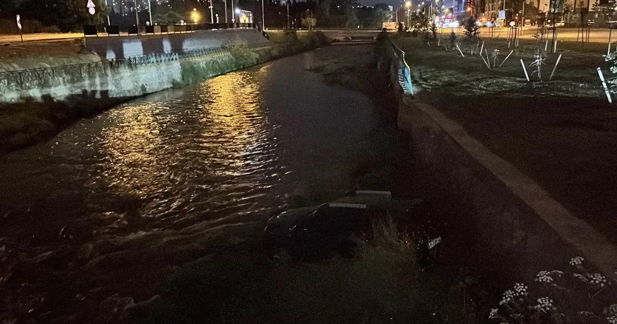 Dereye uçan aracını bırakıp kaçtı