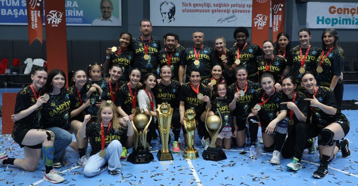 Bursa Büyükşehir Belediyespor sezonun üçüncü kupasına da kavuştu