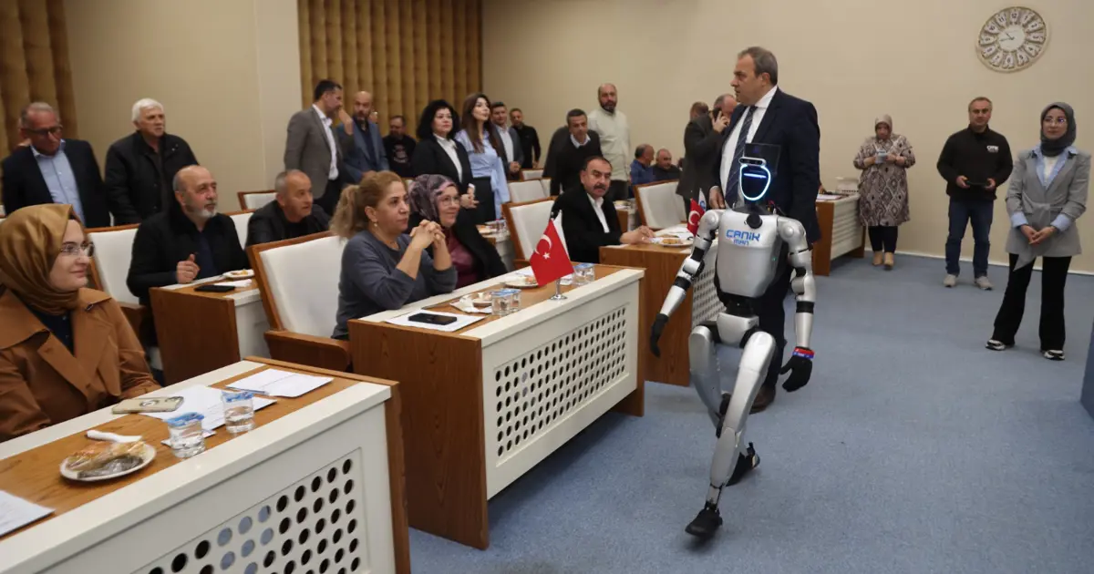 Nüfusa kayıtlı ilk insansı robot Meclis toplantısında