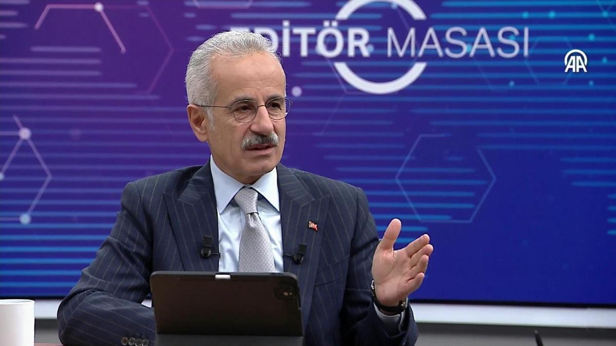 Bakan Uraloğlu: Biri Türk bayraklı 9 gemi Hürmüz Boğazı’nda
