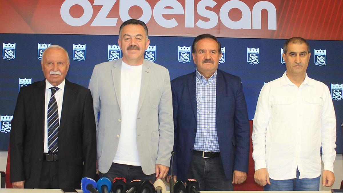 Sivasspor’da seçim ertelendi! Aday yok…