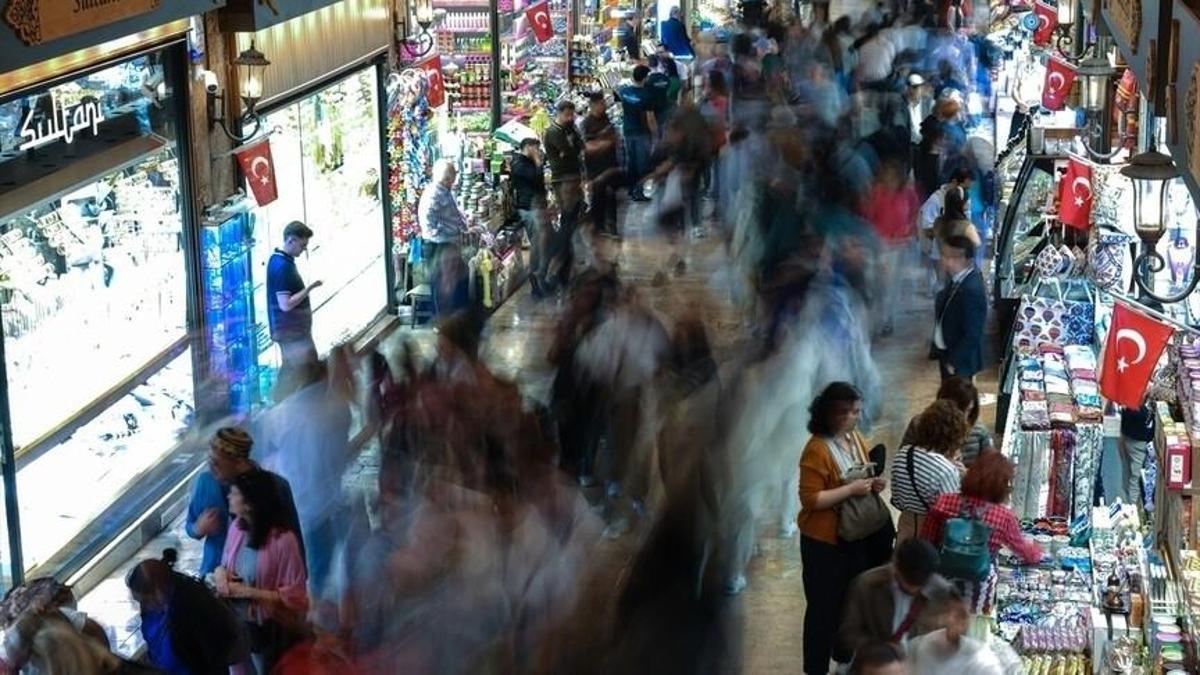 400 yıllık Mısır Çarşısı her gün 60 bine yakın ziyaretçiyi ağırlıyor