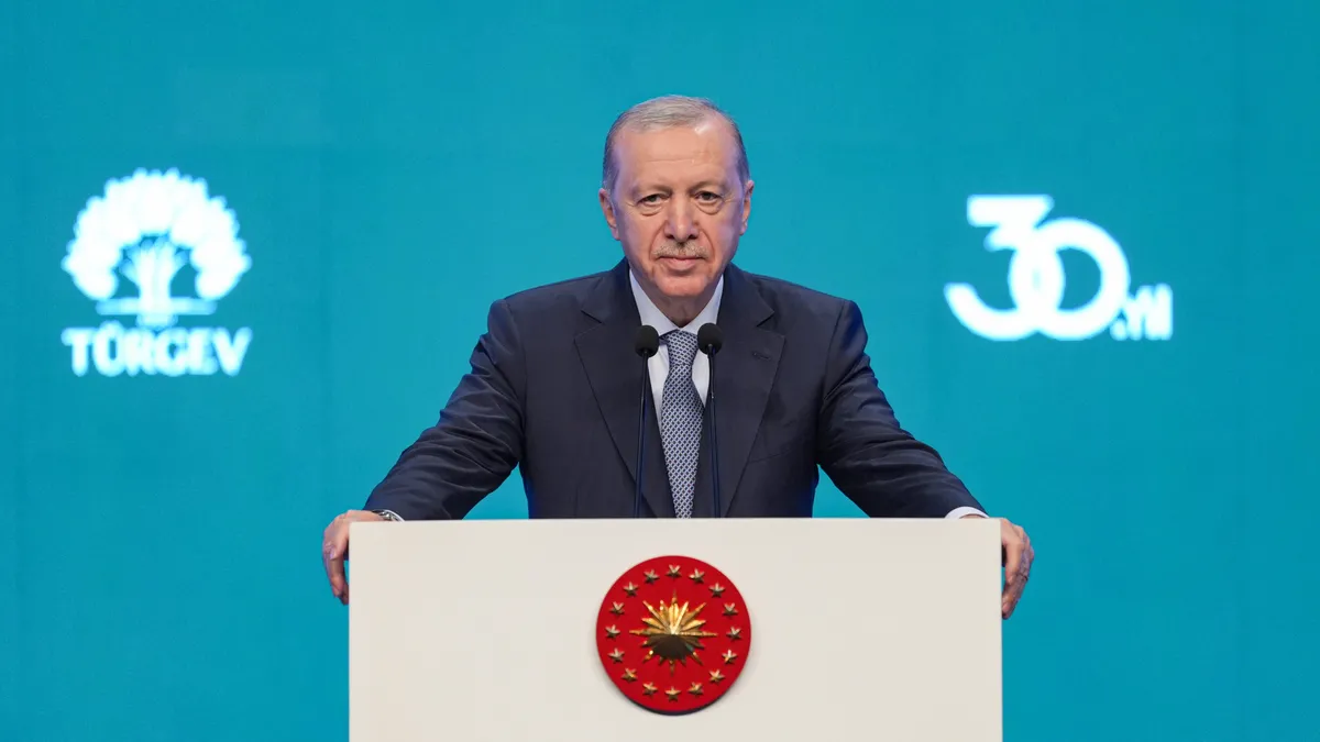Başkan Erdoğan’dan uyarı: LGBT sapkınlığı genç zihinlere enjekte edilmeye çalışılıyor