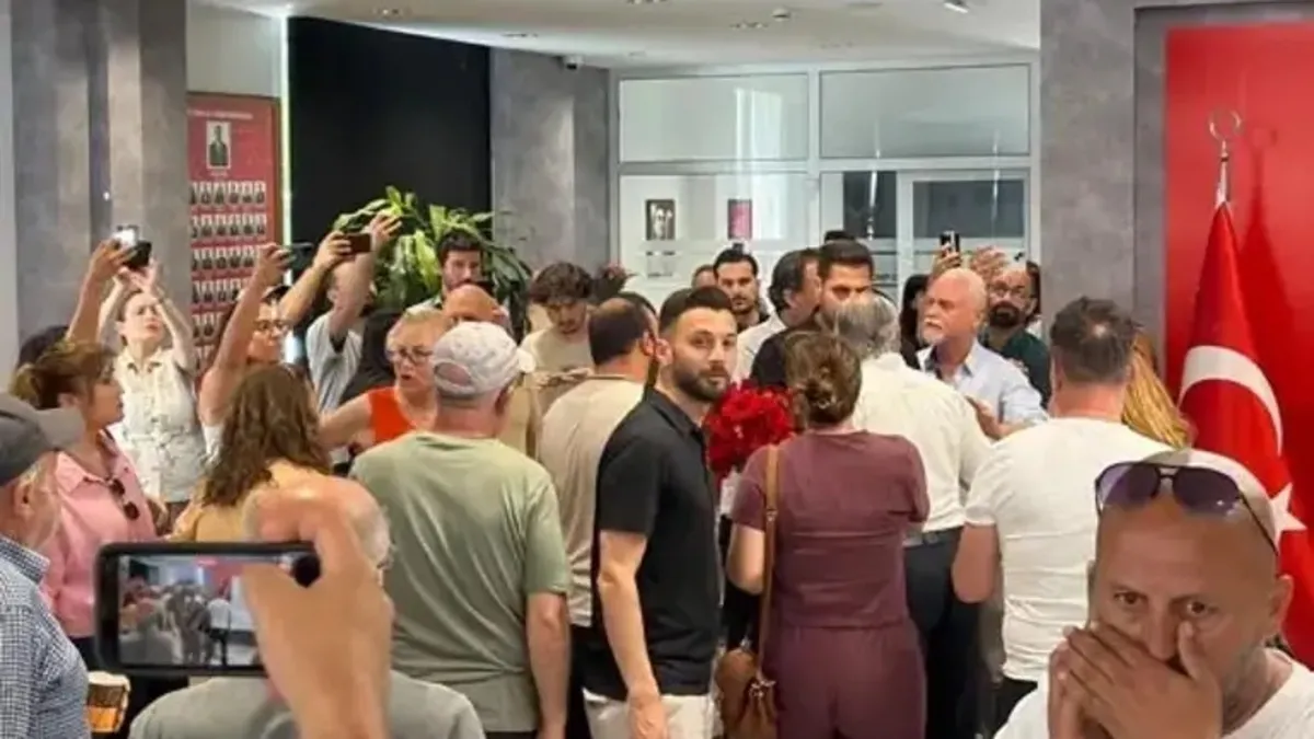 CHP İzmir İl Başkanlığı’nda gerginlik