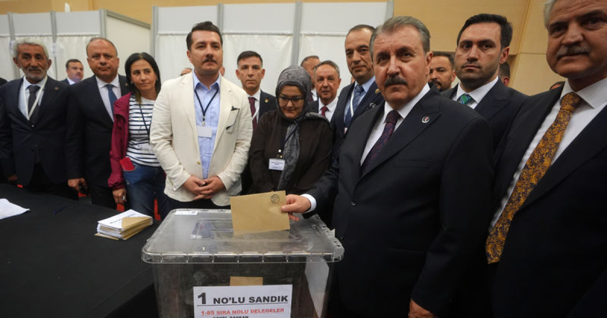 Destici yeniden genel başkan