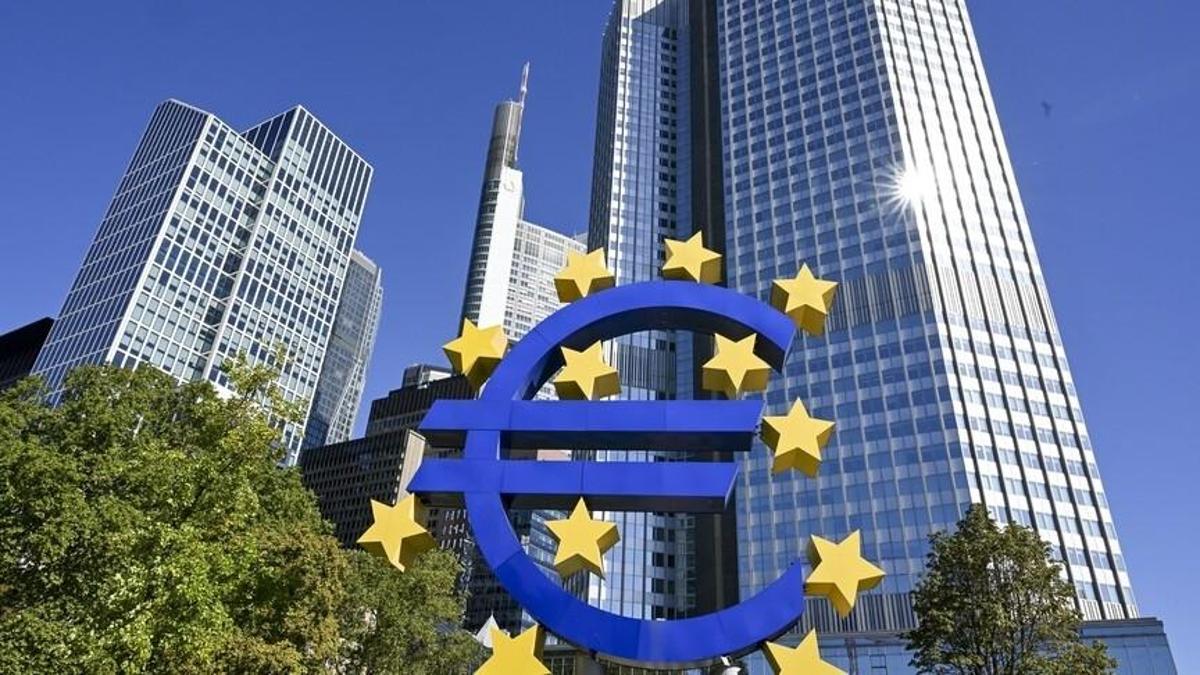 ECB anketi: Avro Bölgesi’nde enflasyon beklentileri geriledi