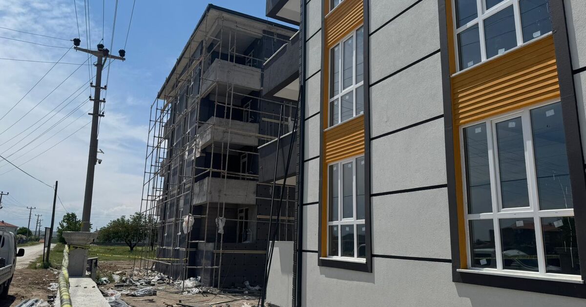 Elektrik akımına kapıldı, 4.kattan düştü!