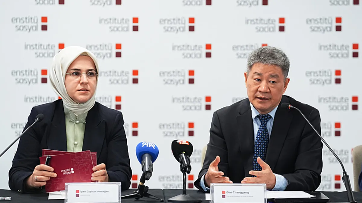 Enstitü Sosyal ev sahipliğinde dev forum: Türkiye ve Çin’den küresel krizlere karşı akademik iş birliği