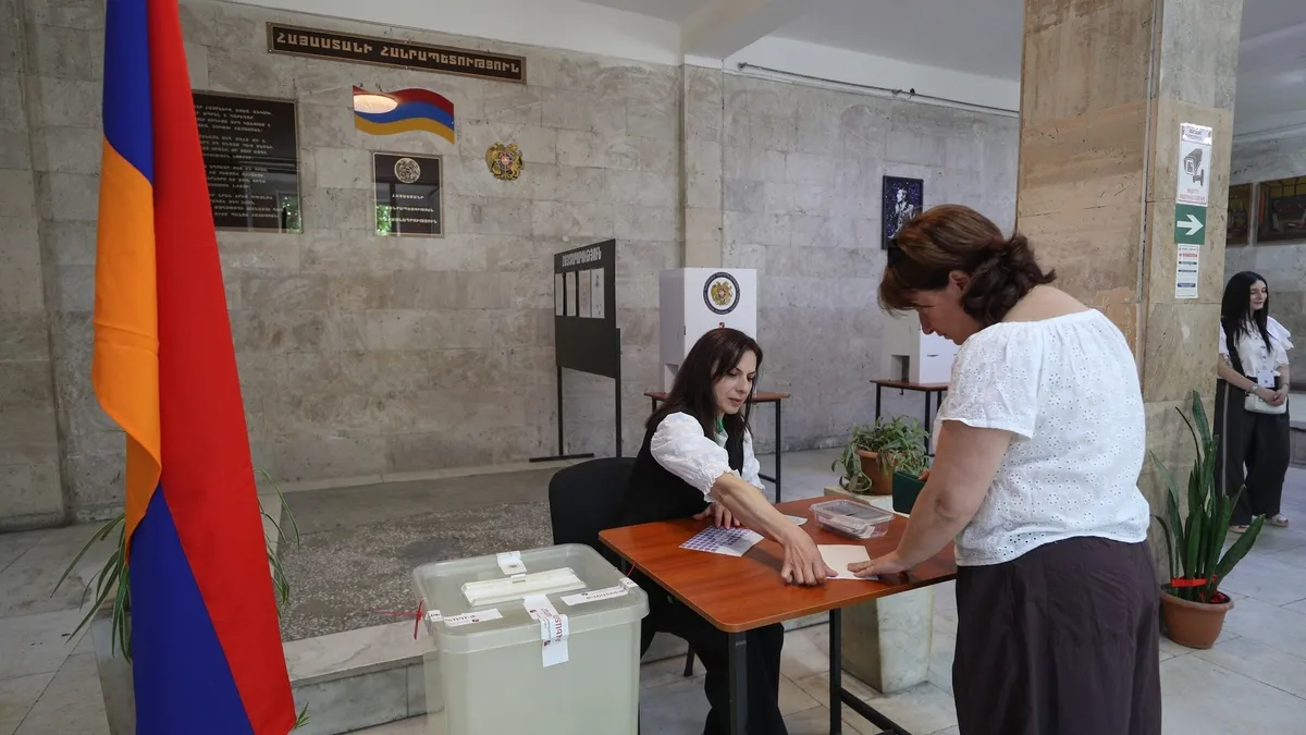 Ermenistan’da seçim heyecanı! Oy kullanan Paşinyan’dan Türkiye ile yeni dönem mesajı
