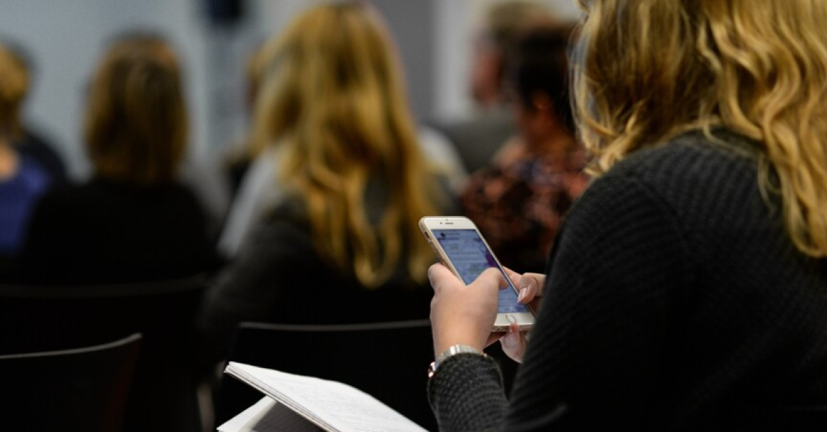 Fransa liselerde cep telefonlarını yasaklıyor
