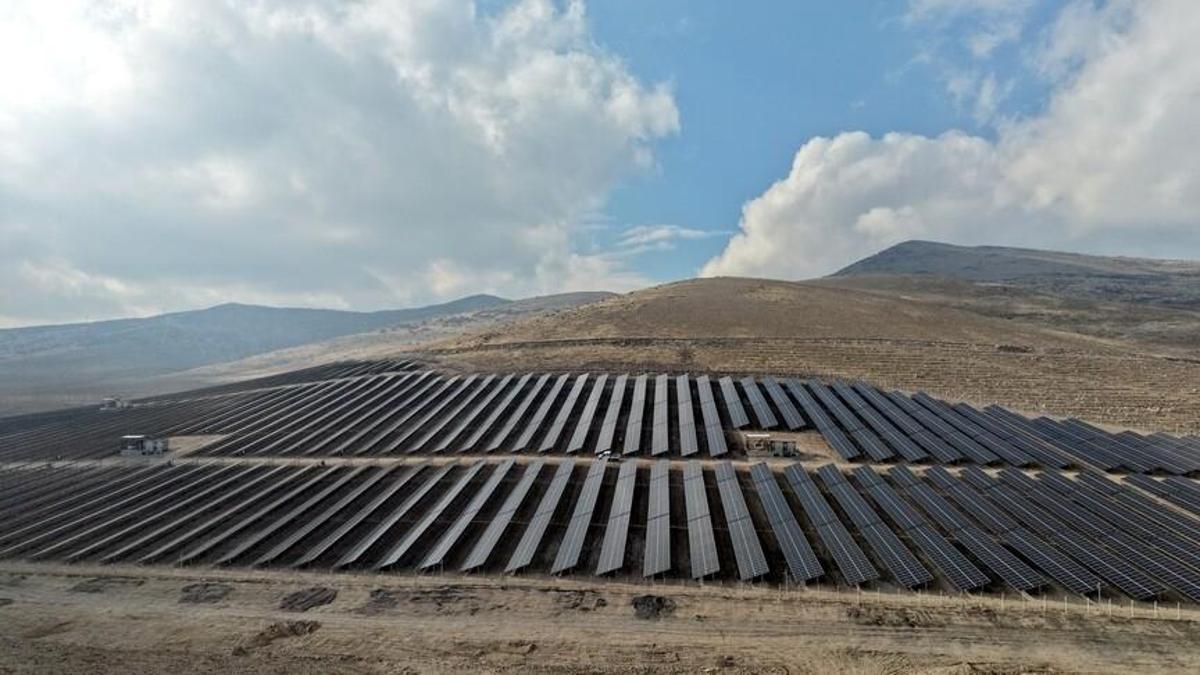 Güneş enerjisinde yeni rekor! Türkiye’de günlük elektrik üretimi yılın zirvesine çıktı