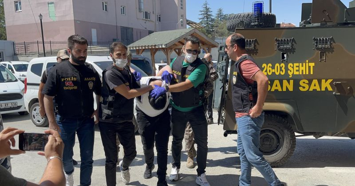 Hücum yeleği giyip dehşet saçmıştı! Cezaevinde intihar etti