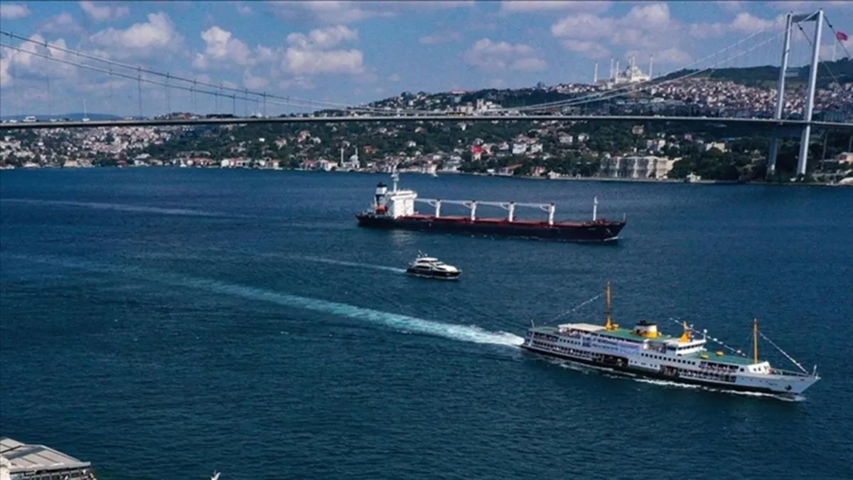 İstanbul Boğazı transit gemi geçişine kapatıldı