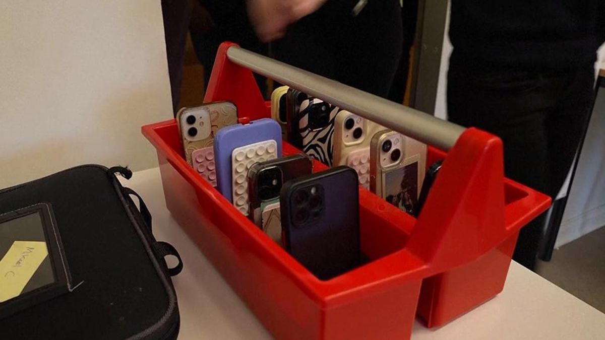 İsveç’te okullarda telefon yasağı