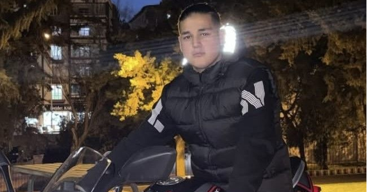Karne günü bıçaklanan çocuk öldü!