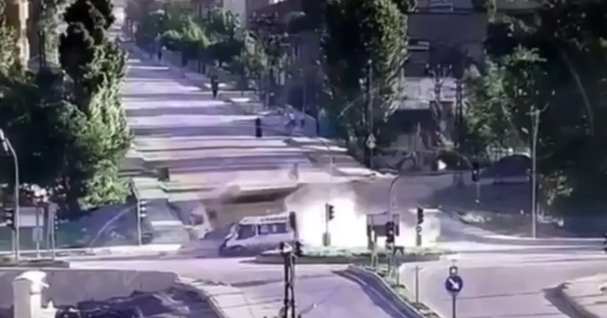 Kavşakta feci kaza. Üç kişi öldü, 2 kişi yaralandı