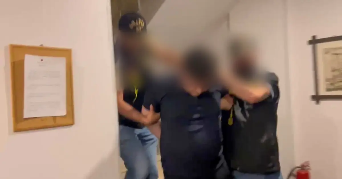Kırmızı bültenle aranan uyuşturucu kaçakçısı Mersin’de yakalandı. MİT tespit etti, polis yakaladı