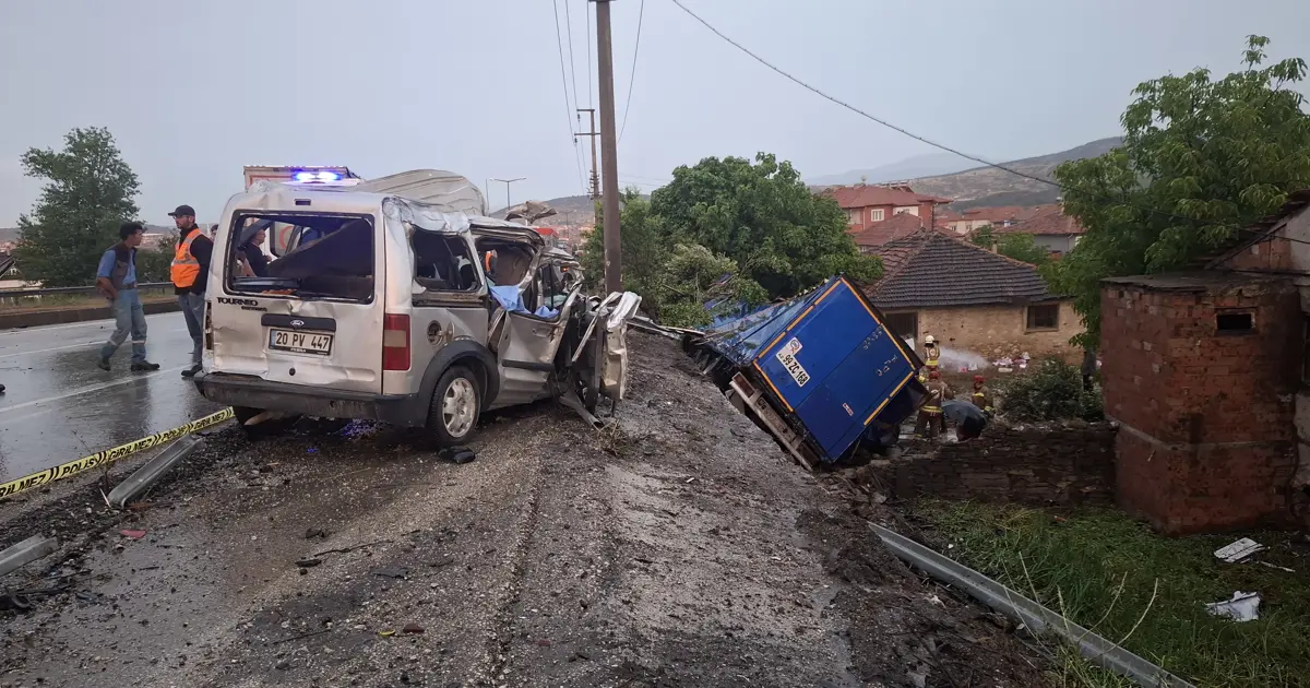 Kula’da zincirleme kaza. 2 ölü, 4 yaralı
