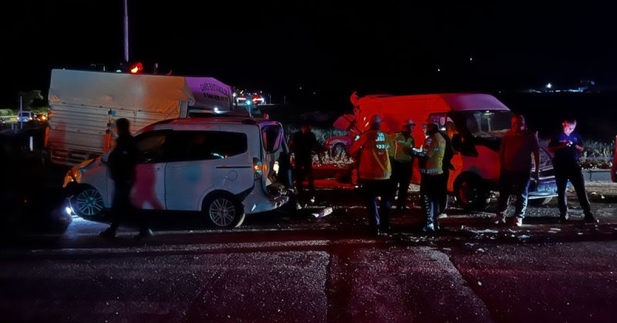 Niğde’de 3 araç çarpıştı, 10 kişi yaralandı