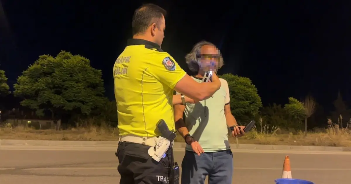 Polislere selam vermek için aracıyla yanlarına gitti, 3.28 promil alkollü çıktı