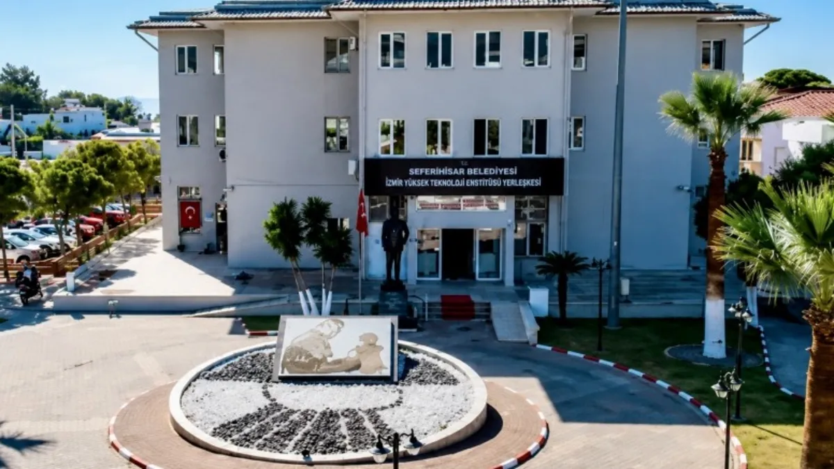 Seferihisar Belediyesi’nden Güzelbahçe Belediyesi’ne uzanan yolsuzluk ağı! Tutuklu Günay’ın eşinden Ağbaba’ya 500 bin TL’lik para trafiği