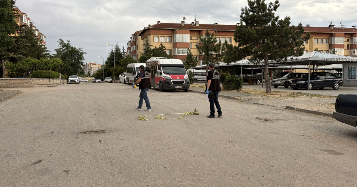 Tartıştığı kişiyi silahla vurup kaçtı