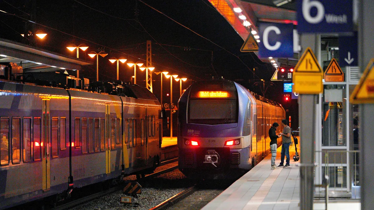 Teknik arızanın ağı felç etmesinin ardından Almanya’da tren seferleri yeniden başladı