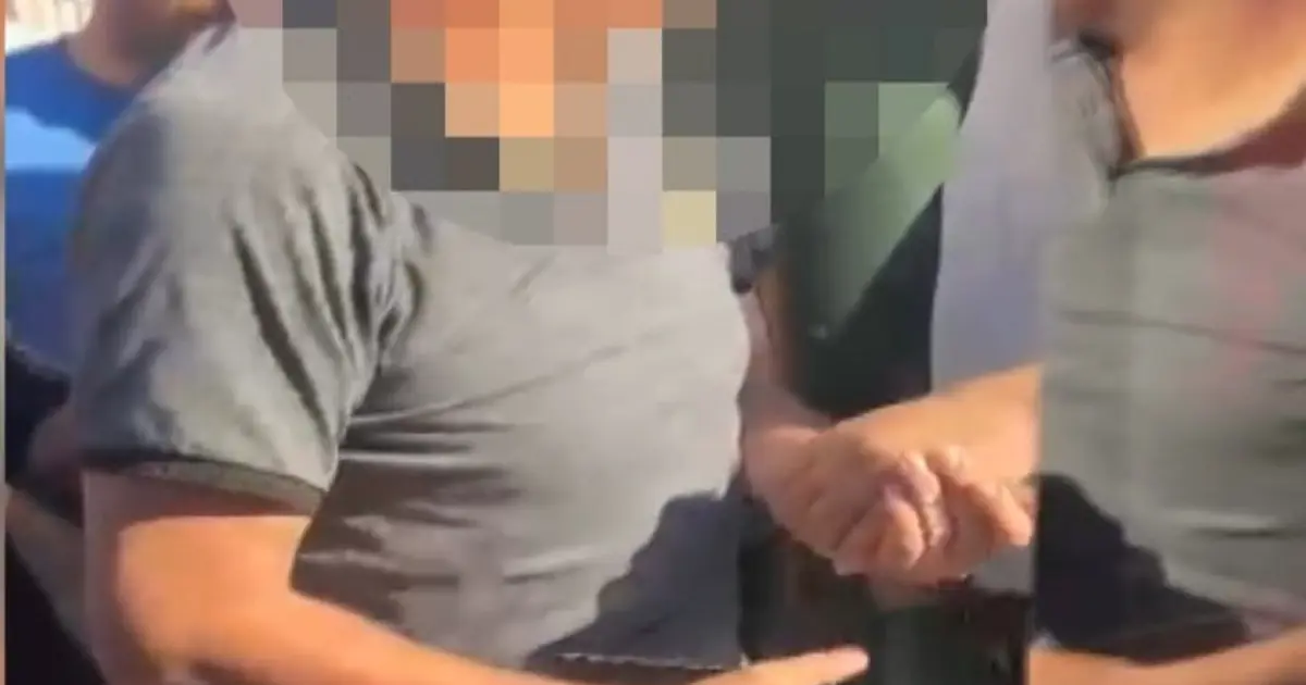 Tramvayda taciz iddiası: Durumu farkeden yolcular, şüpheliyi darbetti
