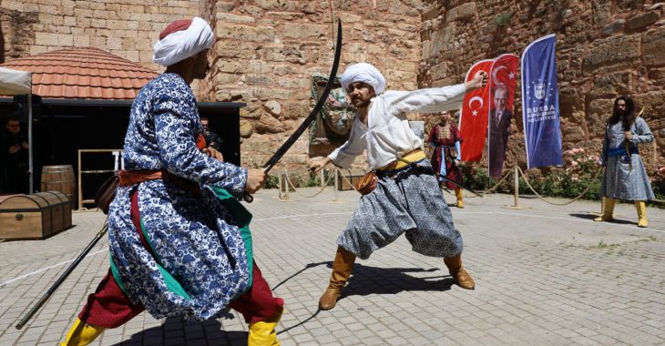 Türk kılıçları Zindankapı’da çarpıştı