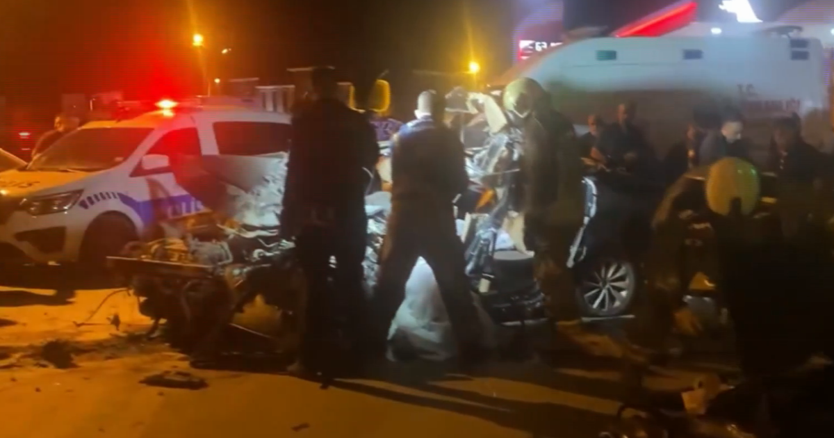 Üç kişinin öldüğü feci kaza kamerada