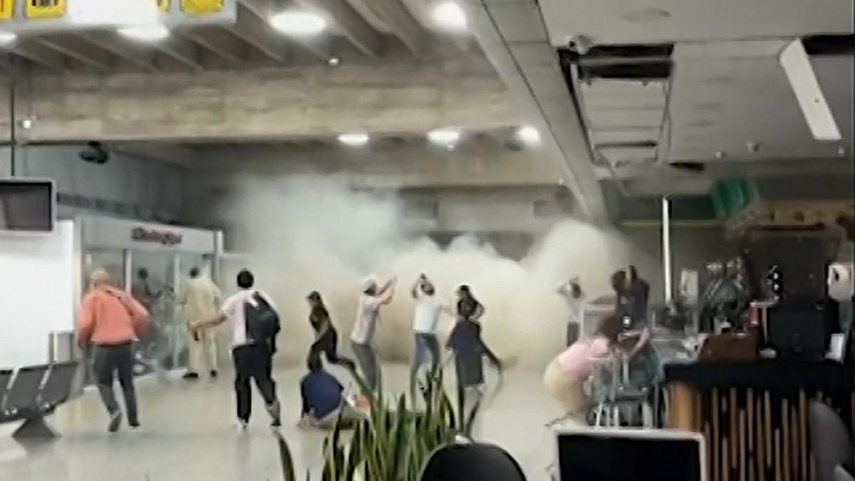 Venezuela çifte depremle sarsıldı… Havalimanının tavanı çöktü: O anlarda yaşanan panik kamerada!
