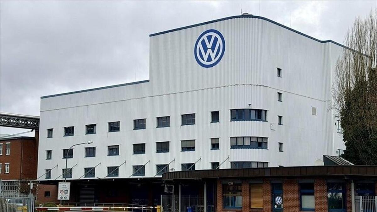 Volkswagen’dan üretimi azaltma kararı! Almanya’daki fabrikada belirsizlik büyüyor