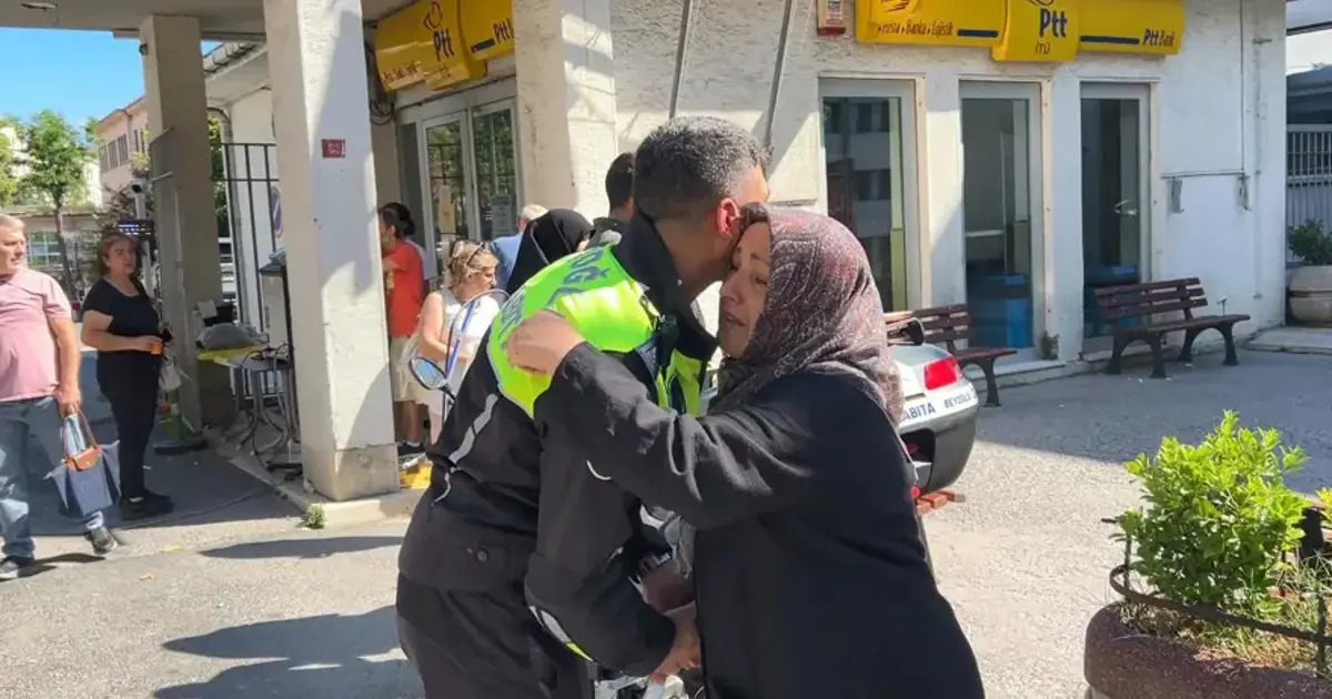 YKS’de zamanla yarış. Sınava yetişemeyen öğrencilere polis ekipleri yardım etti