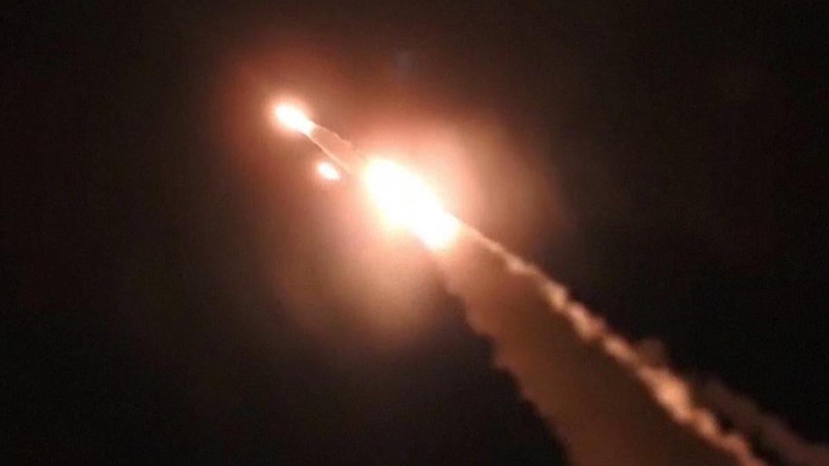 Yemen de İran savaşına dahil oldu: Husiler, İsrail’i balistik füze ile hedef aldı