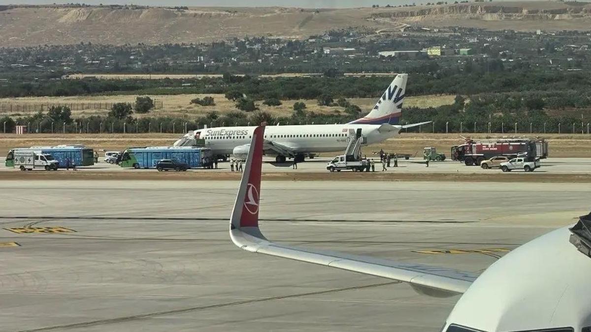 Yer: Gaziantep! Uçağın inişi sırasında lastiği patladı