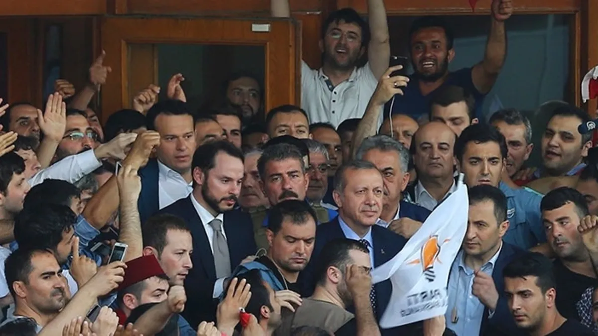 15 Temmuz’da neler yaşandı? Berat Albayrak o geceyi anlattı: “Uçağımızdaki iki pilottan biri FETÖ’cüydü”