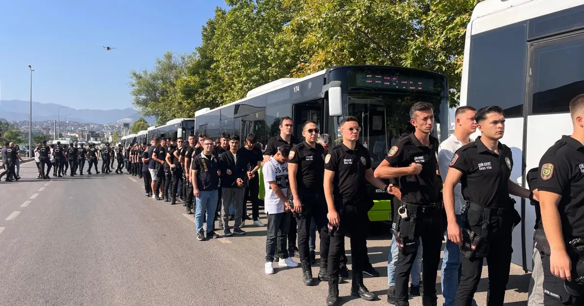 6,5 milyarlık dev operasyonda onlarca gözaltı: Otobüslerle adliyeye sevk edildiler