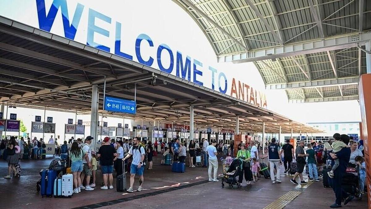 Antalya Havalimanı’nda 5 ayda 9,1 milyon yolcu! Mayıs verileri açıklandı